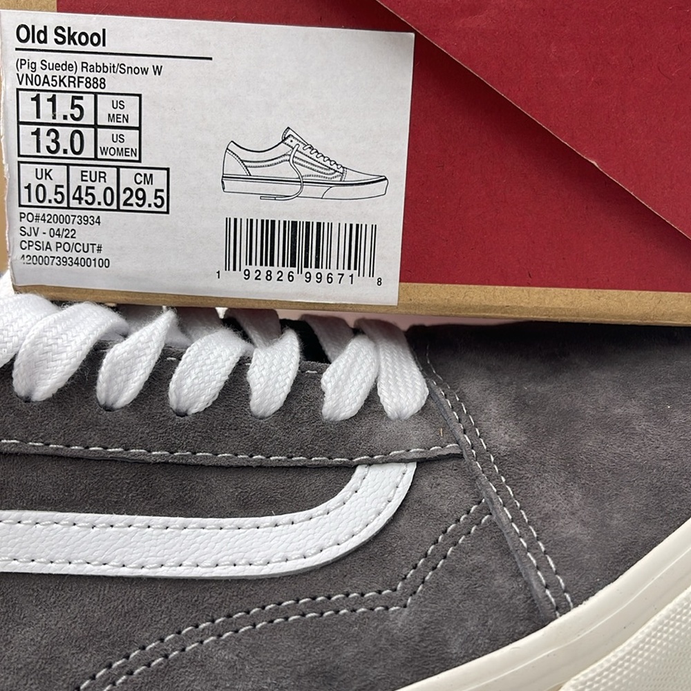 Vans Men’s Old Skool
(Pig Suede) Rabbit/Snow White
VN0A5KRF888 Sneakers - Picture 16 of 16